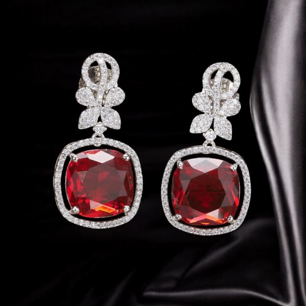 Short Earring With Rhodium Plating
