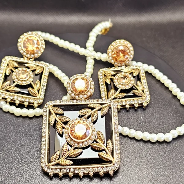 SQUARE BLACK LOCKET SET