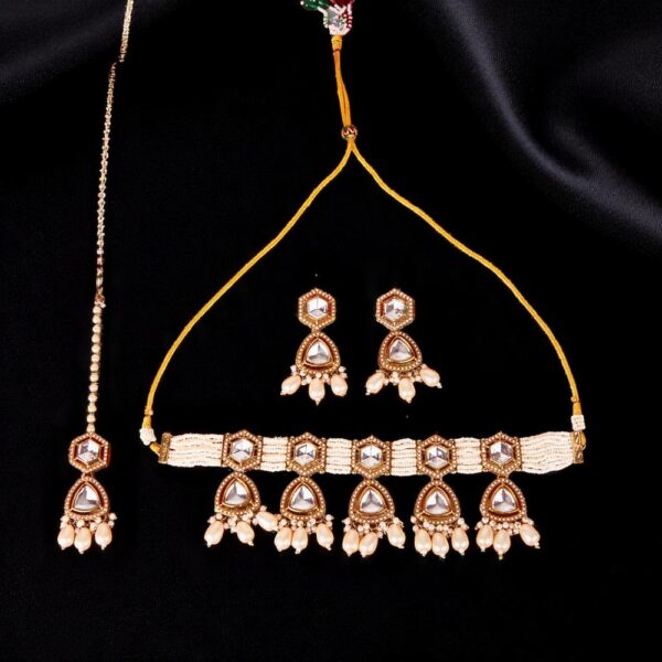 Indo Western Choker Necklace With Mehndi Plating