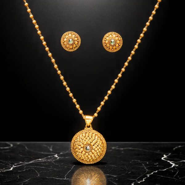 Antique Classic Pendant Set With Matte Gold Plating